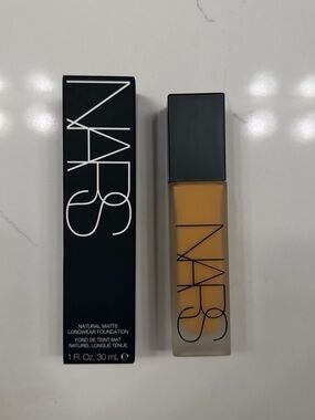 NARS Natural Matte Foundation - Barcelona Medium 4